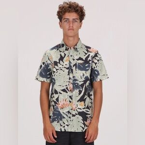 NWT!! VOLCOM WARBLER SHORT SLEEVE SHIRT